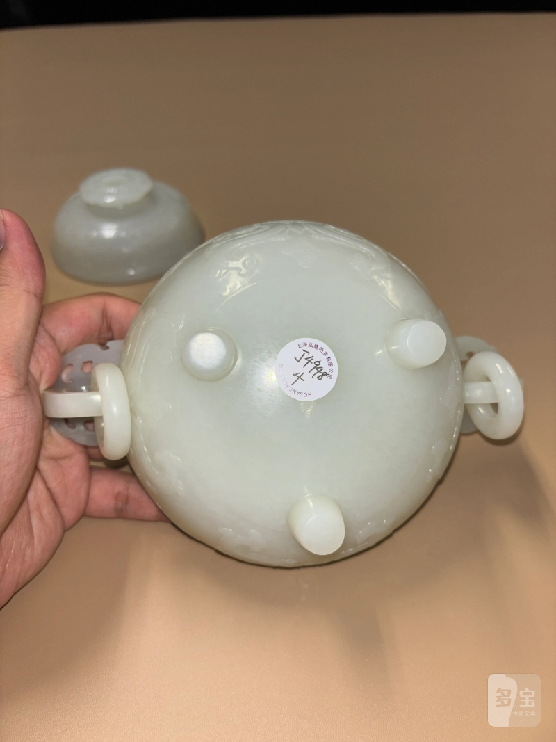 清 白玉饕餮夔龙纹双兽耳连环三足炉 - 图13
